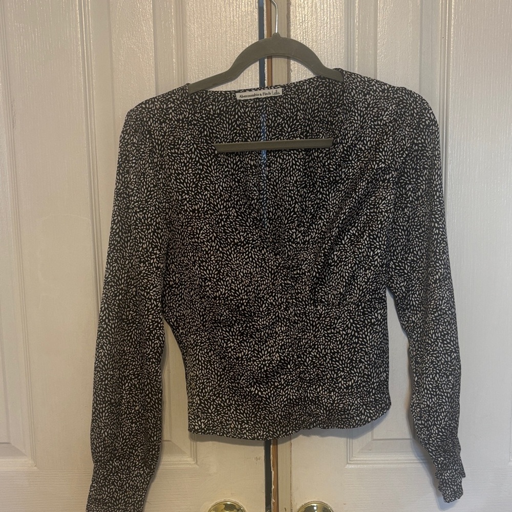 Abercrombie & Fitch Black and White Blouse